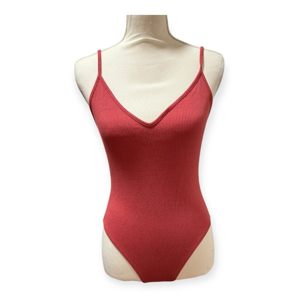 Lulu's Red Ribbed Bodysuit - Picture 2 of 9